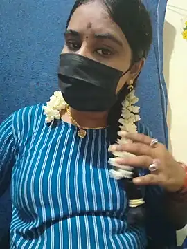 mini-queen online show from May 17, 2:38 pm