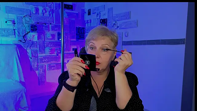 MaryMogan online show from October 3, 1:16 pm