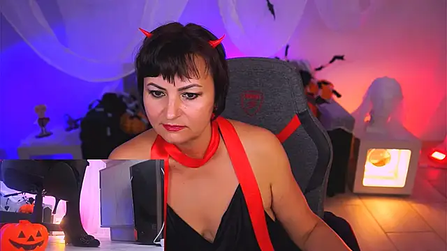 Snapshot of HelenBeler chatting on October 30, 12:17 pm HelenBeler online show from October 30, 12:17 pm