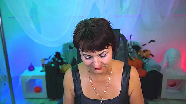 Snapshot of HelenBeler chatting on October 24, 12:45 pm HelenBeler online show from October 24, 12:45 pm