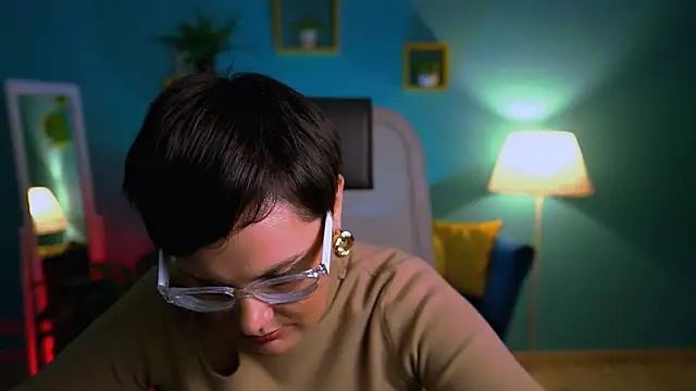 LauraDavidsons online show from October 19, 4:31 pm