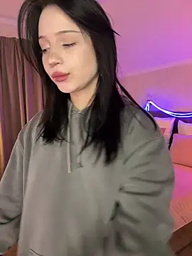 YourLittleDevil online show from March 31, 5:18 am