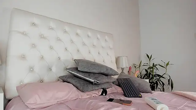 Snapshot of Viictoriia_Lopez chatting on September 9, 4:23 am Viictoriia Lopez online show from September 9, 4:23 am