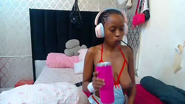 Snapshot of SexyPetitex25 chatting on October 22, 8:58 pm SexyPetitex25 online show from October 22, 8:58 pm