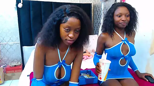 Snapshot of SexyPetitex25 chatting on October 15, 9:17 pm SexyPetitex25 online show from October 15, 9:17 pm