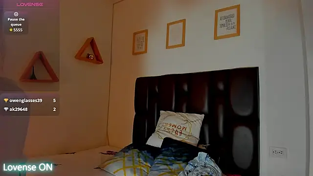 Snapshot of karol_bustamante chatting on October 31, 2:13 am karol bustamante online show from October 31, 2:13 am