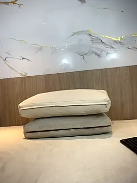 emily browne online show from December 4, 8:09 pm