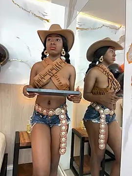 Snapshot of emily_browne chatting on October 31, 8:02 pm emily browne online show from October 31, 8:02 pm