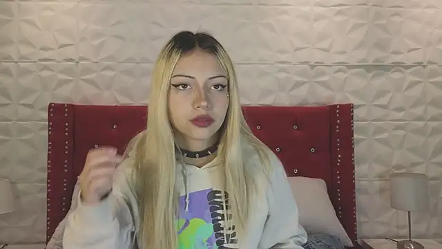 Snapshot of Lucy_n_pink chatting on October 16, 4:20 pm Lucy n pink online show from October 16, 4:20 pm