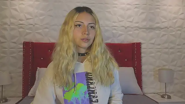 Snapshot of Lucy_n_pink chatting on October 10, 7:30 pm Lucy n pink online show from October 10, 7:30 pm