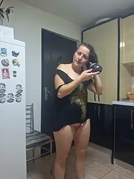 Snapshot of Fluturas2 chatting on October 18, 5:37 pm Fluturas2 online show from October 18, 5:37 pm