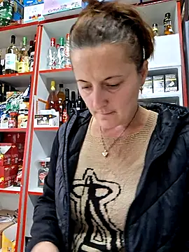 Snapshot of Fluturas2 chatting on October 29, 2:42 pm Fluturas2 online show from October 29, 2:42 pm