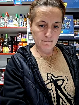 Snapshot of Fluturas2 chatting on October 30, 2:51 pm Fluturas2 online show from October 30, 2:51 pm