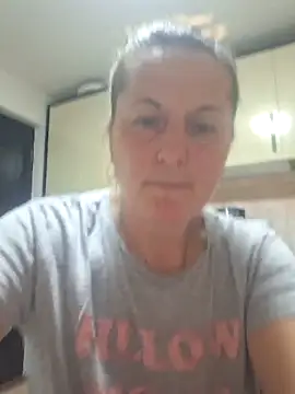 Snapshot of Fluturas2 chatting on October 19, 5:37 pm Fluturas2 online show from October 19, 5:37 pm