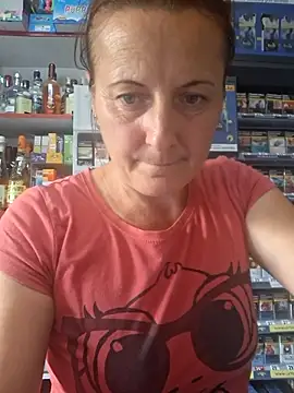 Snapshot of Fluturas2 chatting on September 8, 3:33 pm Fluturas2 online show from September 8, 3:33 pm