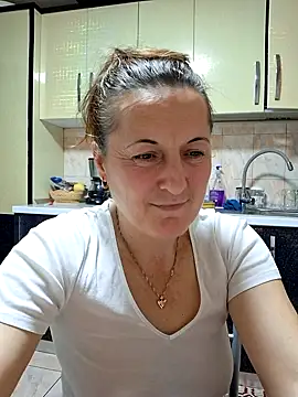 Snapshot of Fluturas2 chatting on October 23, 6:36 pm Fluturas2 online show from October 23, 6:36 pm