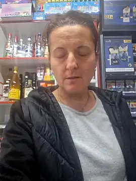 Snapshot of Fluturas2 chatting on October 3, 2:22 pm Fluturas2 online show from October 3, 2:22 pm