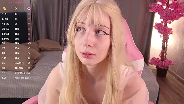 pinky p1e online show from October 2, 9:20 pm