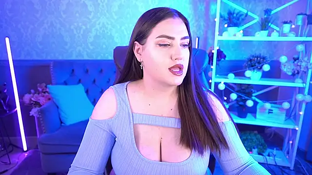 LunaPearll online show from September 14, 1:09 pm