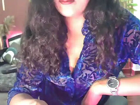 Snapshot of shaalu_sharma chatting on October 19, 9:44 am shaalu sharma online show from October 19, 9:44 am