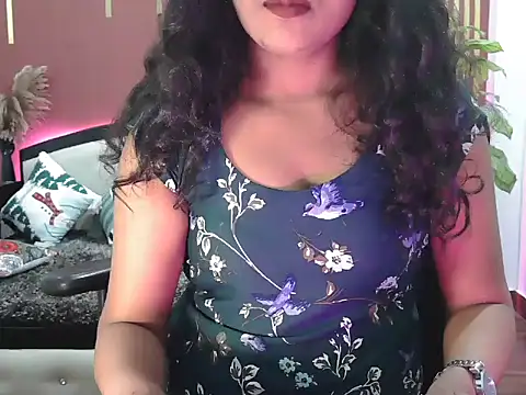 Snapshot of shaalu_sharma chatting on October 27, 11:39 am shaalu sharma online show from October 27, 11:39 am