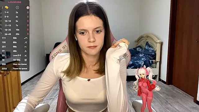 VibeQueenLucy online show from September 20, 4:05 pm