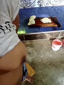 Snapshot of Shani_Izu chatting on October 21, 5:00 am Shani Izu online show from October 21, 5:00 am