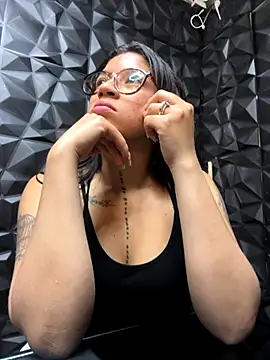 lil charme online show from October 23, 11:00 pm