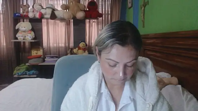  Charlize theron  online show from December 4, 10:10 pm