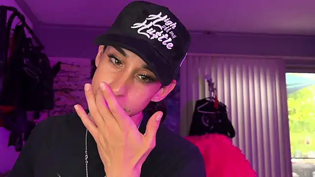 Snapshot of xoFrankie chatting on October 14, 11:29 pm xoFrankie online show from October 14, 11:29 pm