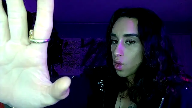 Snapshot of xoFrankie chatting on October 17, 3:43 am xoFrankie online show from October 17, 3:43 am