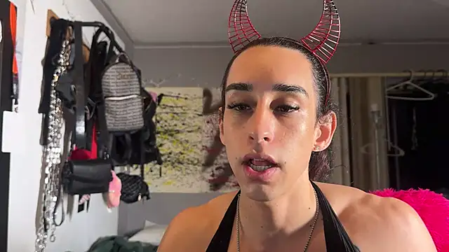 Snapshot of xoFrankie chatting on November 1, 3:10 am xoFrankie online show from November 1, 3:10 am