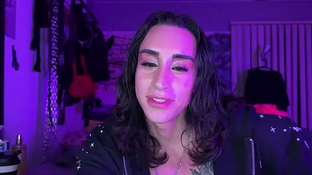 Snapshot of xoFrankie chatting on October 9, 2:15 am xoFrankie online show from October 9, 2:15 am