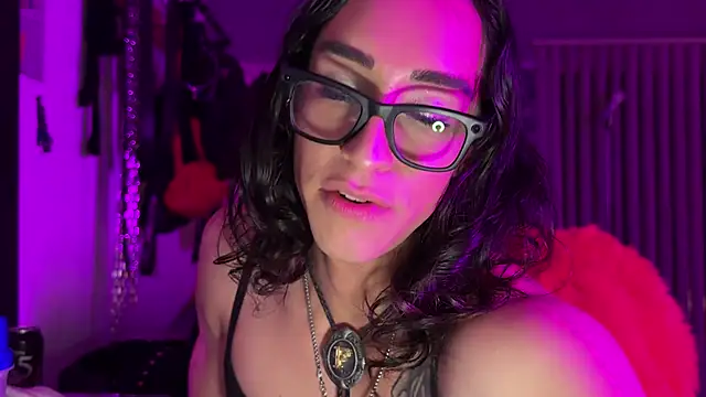 Snapshot of xoFrankie chatting on October 8, 2:05 am xoFrankie online show from October 8, 2:05 am