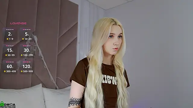 SaraHearts online show from November 4, 1:32 am