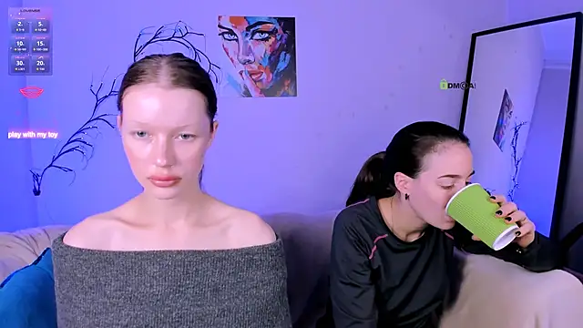 Snapshot of khloebeauty chatting on October 18, 7:15 pm khloebeauty online show from October 18, 7:15 pm