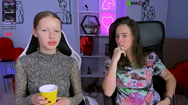 Snapshot of khloebeauty chatting on October 10, 7:30 pm khloebeauty online show from October 10, 7:30 pm