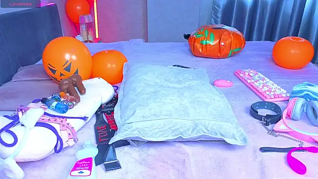 KittySweetness online show from November 1, 10:30 am