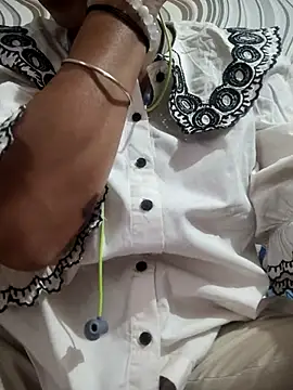 Snapshot of meenu_bhabhi547 chatting on September 25, 5:17 am meenu bhabhi547 online show from September 25, 5:17 am