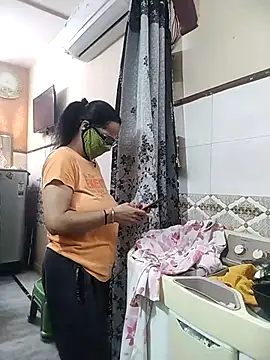 Snapshot of meenu_bhabhi547 chatting on October 25, 2:41 am meenu bhabhi547 online show from October 25, 2:41 am