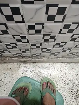 Snapshot of meenu_bhabhi547 chatting on October 2, 4:28 am meenu bhabhi547 online show from October 2, 4:28 am