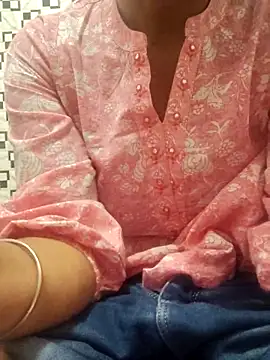 Snapshot of meenu_bhabhi547 chatting on October 28, 6:19 am meenu bhabhi547 online show from October 28, 6:19 am