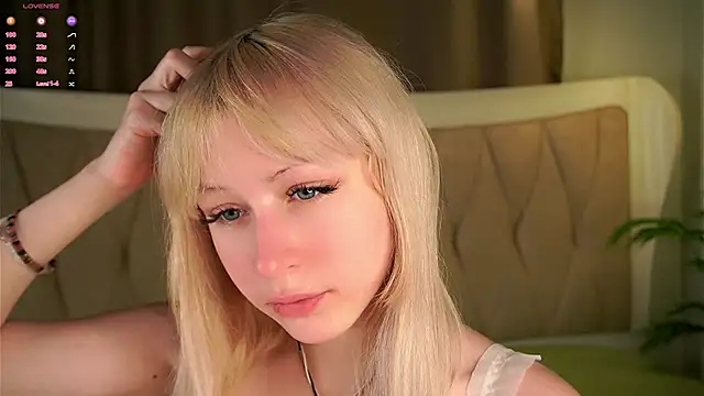 Snapshot of MarciDarugar chatting on October 20, 3:04 pm MarciDarugar online show from October 20, 3:04 pm