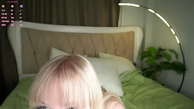 Snapshot of MarciDarugar chatting on October 27, 3:29 pm MarciDarugar online show from October 27, 3:29 pm