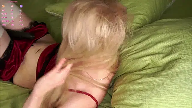 Snapshot of MarciDarugar chatting on October 28, 3:40 pm MarciDarugar online show from October 28, 3:40 pm