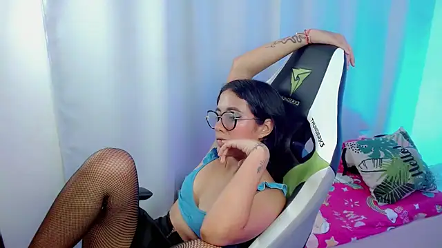 mishel hott online show from October 2, 1:10 am