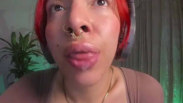 Snapshot of bri_von_dhara__ chatting on October 18, 5:04 pm bri von dhara   online show from October 18, 5:04 pm