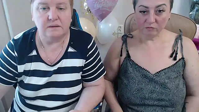 Snapshot of Bertie_Adeline chatting on October 17, 1:25 pm Bertie Adeline online show from October 17, 1:25 pm