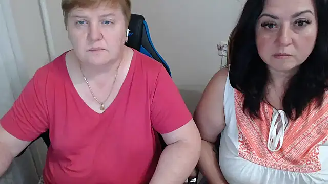 Snapshot of Bertie_Adeline chatting on October 3, 5:07 pm Bertie Adeline online show from October 3, 5:07 pm