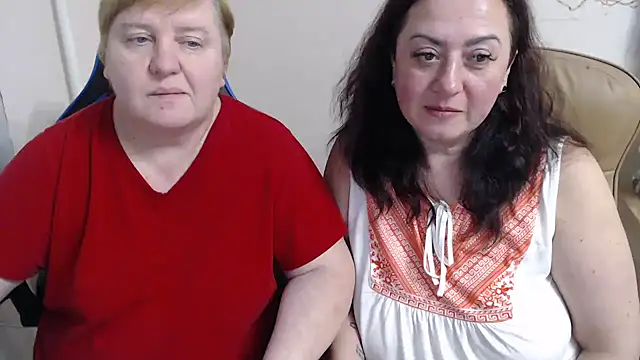 Snapshot of Bertie_Adeline chatting on October 30, 7:26 pm Bertie Adeline online show from October 30, 7:26 pm